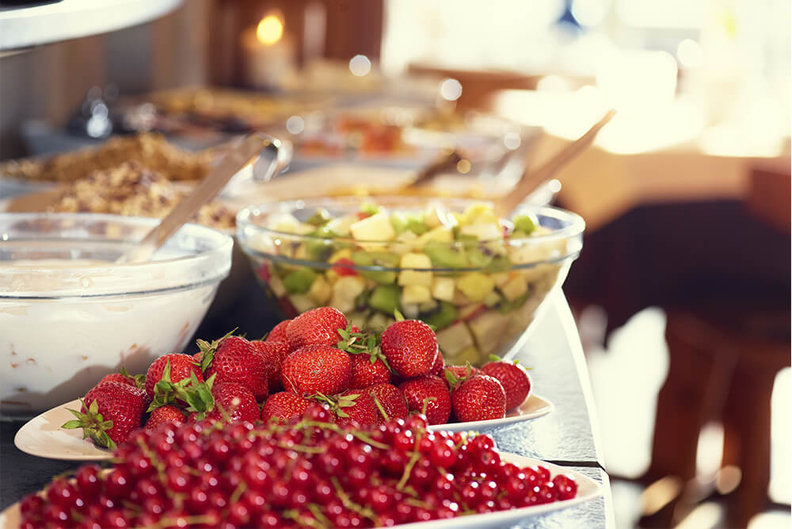 Gasthof Pietsch - Buffet mit saisonalem frischen Obst Gasthof Pietsch - Buffet mit saisonalem frischen Obst
